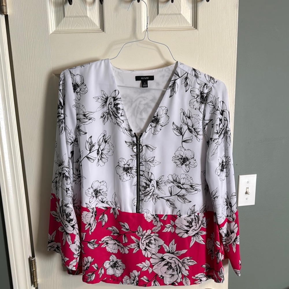 Alfani Women's Floral Top - White and Pink